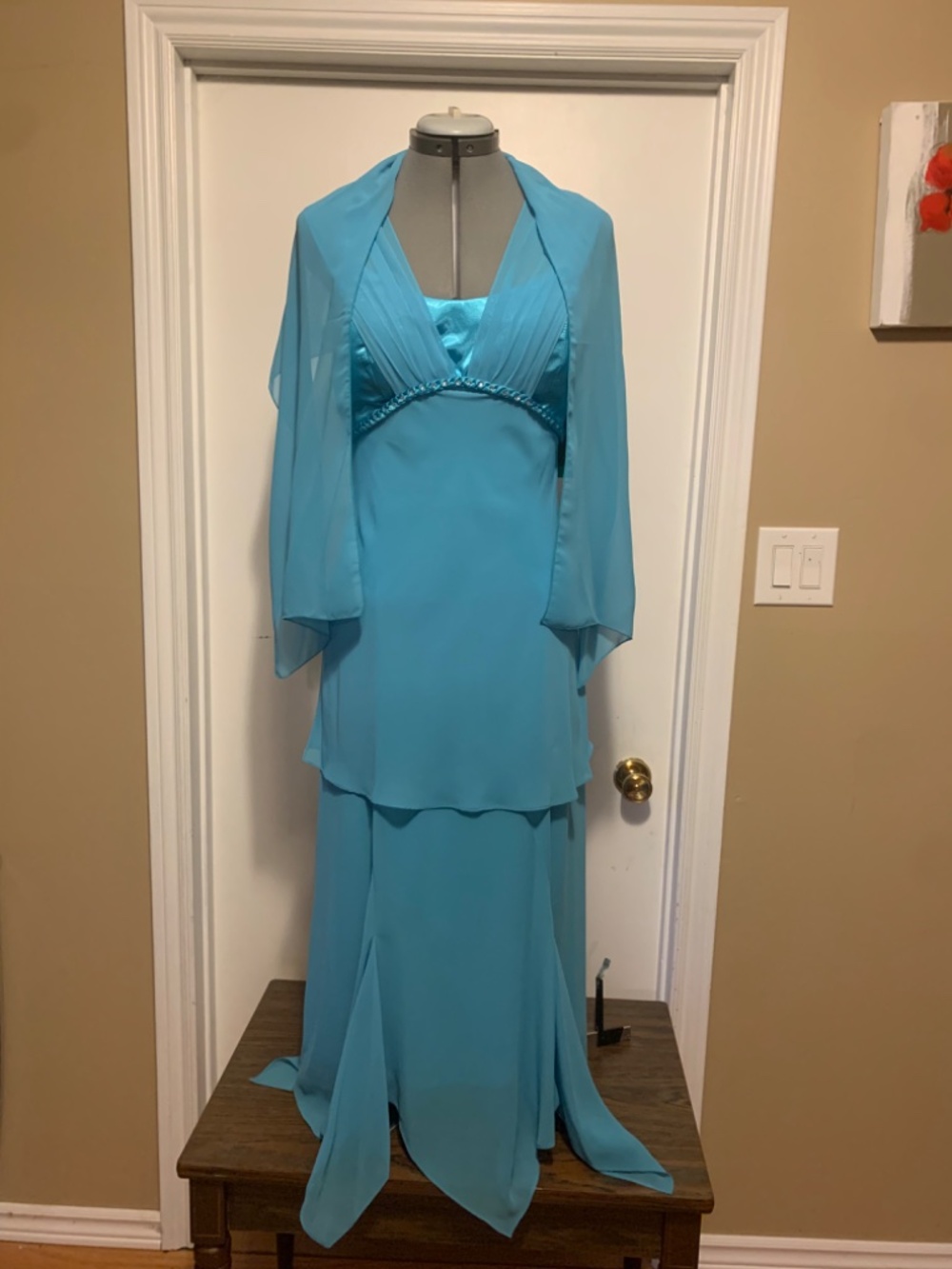 Dresses - Picture 3 of 5